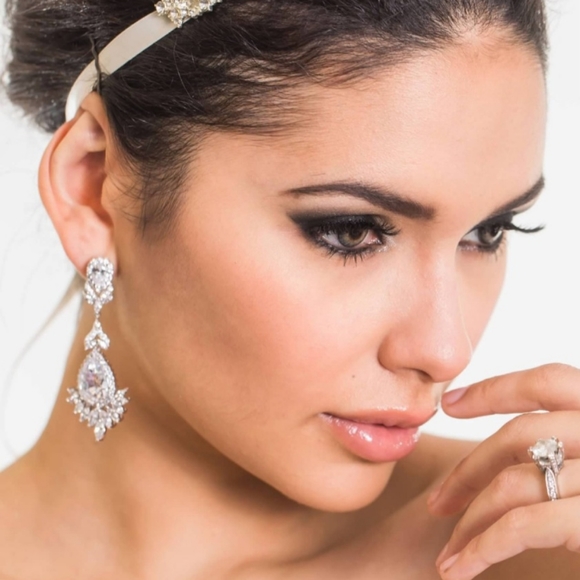 Cubic zirconia drop earrings - Picture 3 of 3